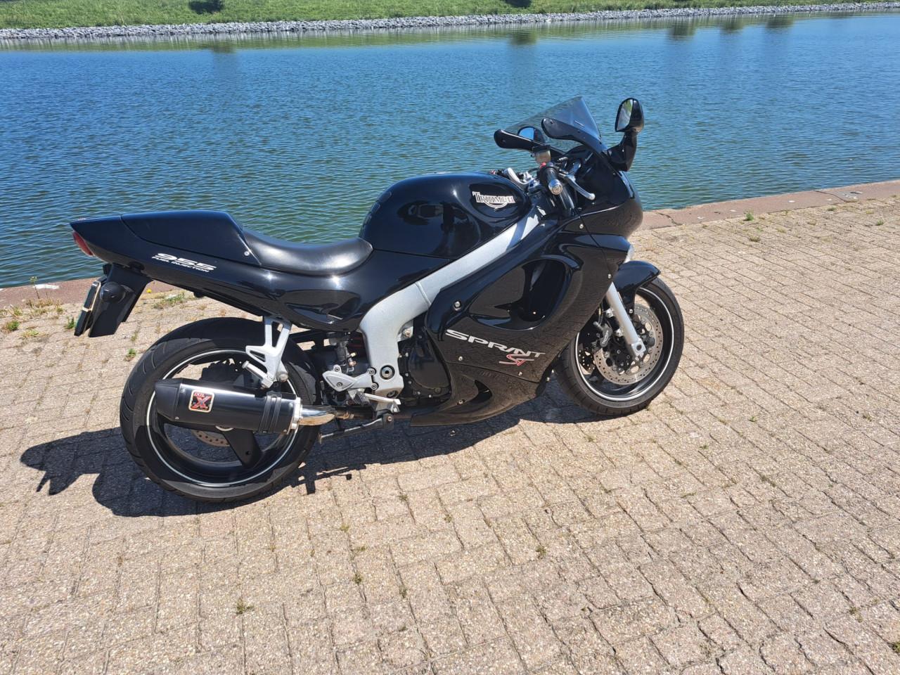 Triumph Sprint ST 955i ST inruiler (opknapper)