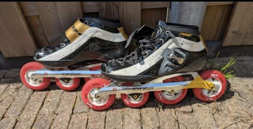 Powerslide skates maat 45 inclusief beschermingsset