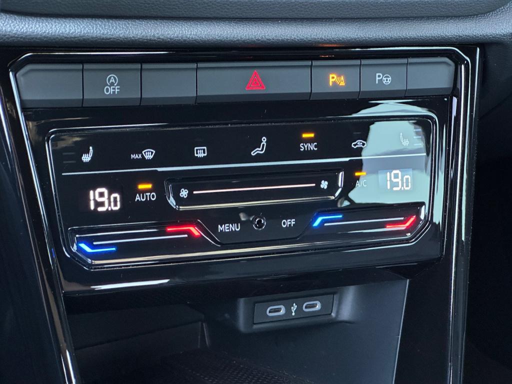 Volkswagen T-roc 1.5 tsi 150pk dsg r-line | black style | camera | keyless 