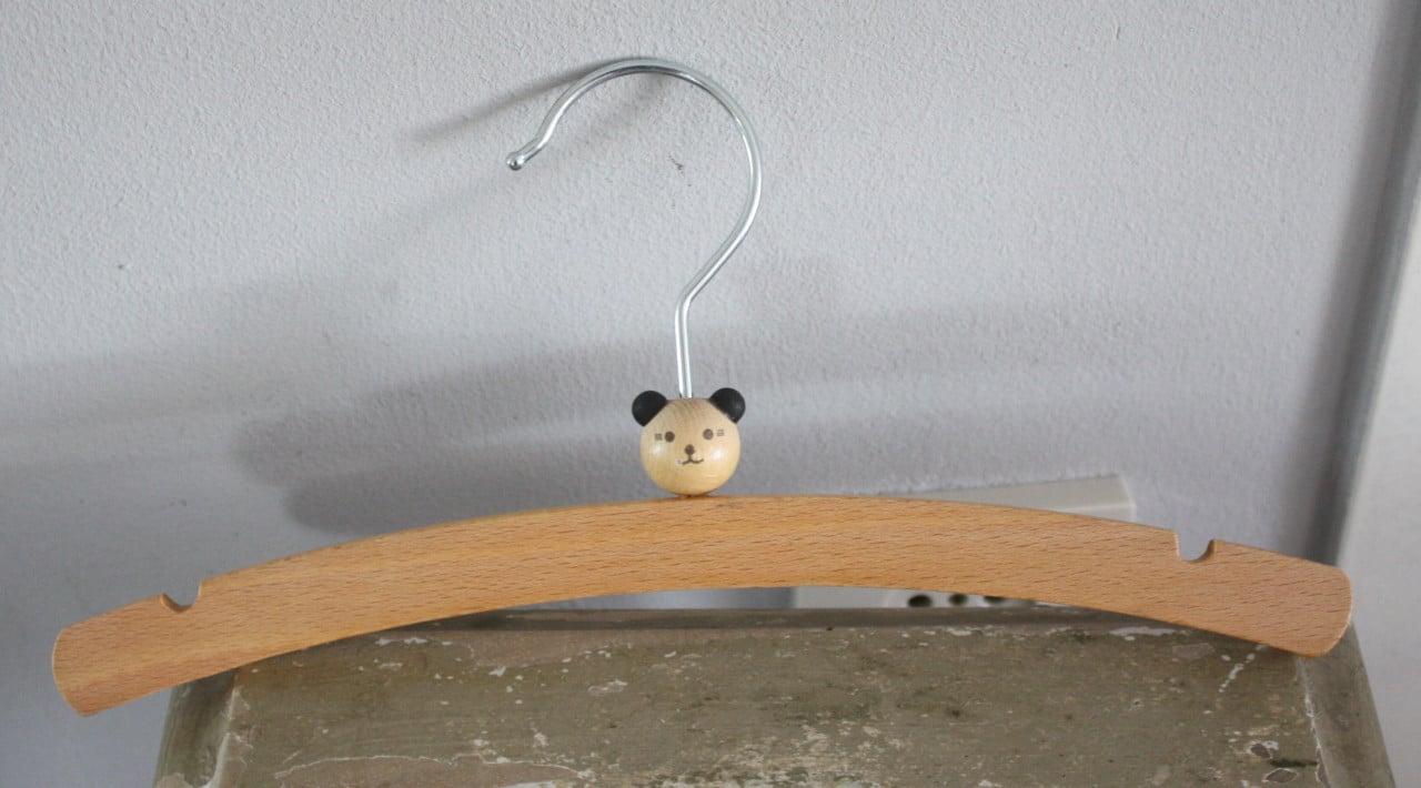 Houten kinderkapstokje met beertjes gezicht