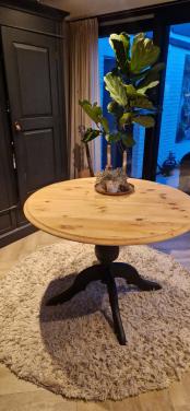 Mooie ronde massief houten eettafel