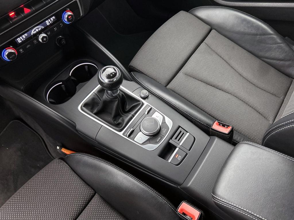 Audi A3 limousine 1.0 tfsi s line | navigatie | afgevlakt sportstuur | spor