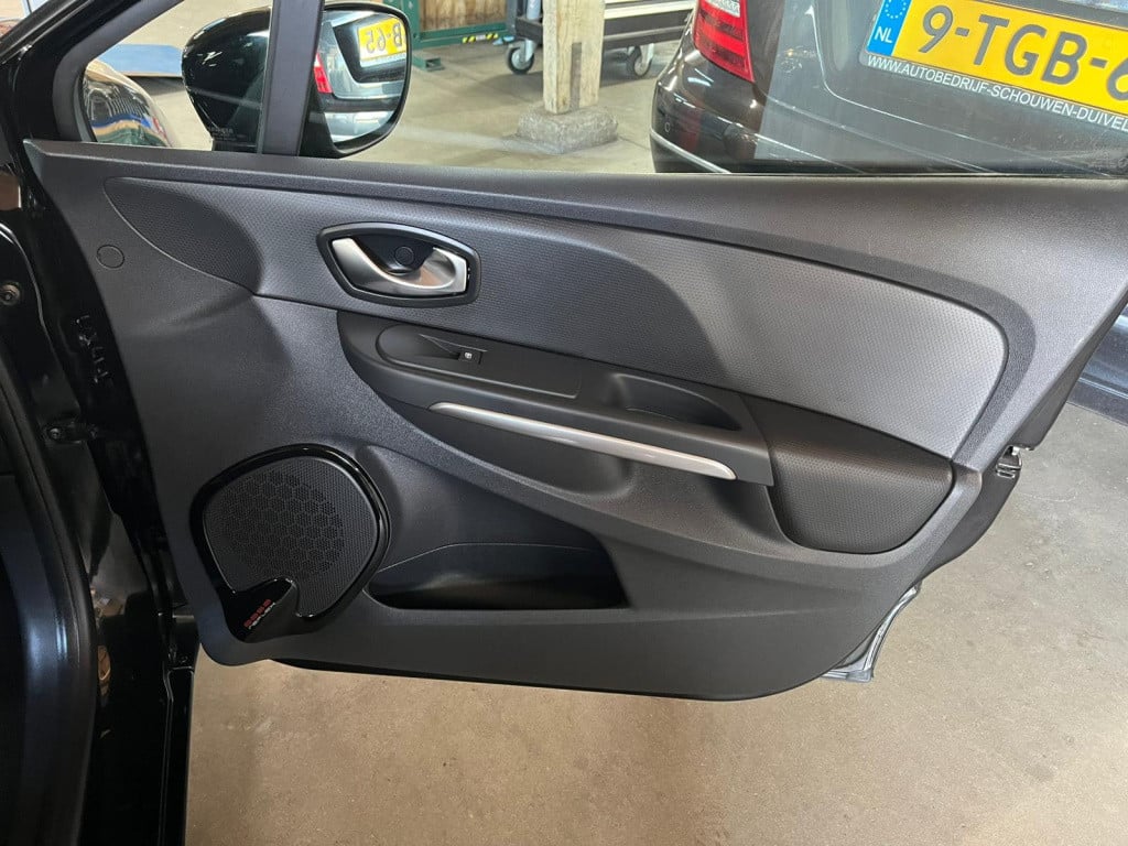 Renault Clio estate 0.9 tce night&day