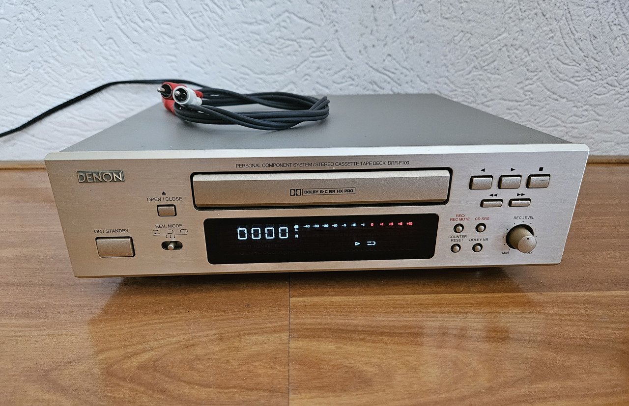 Denon cassettedeck drr-f100 met nieuwe snaren.