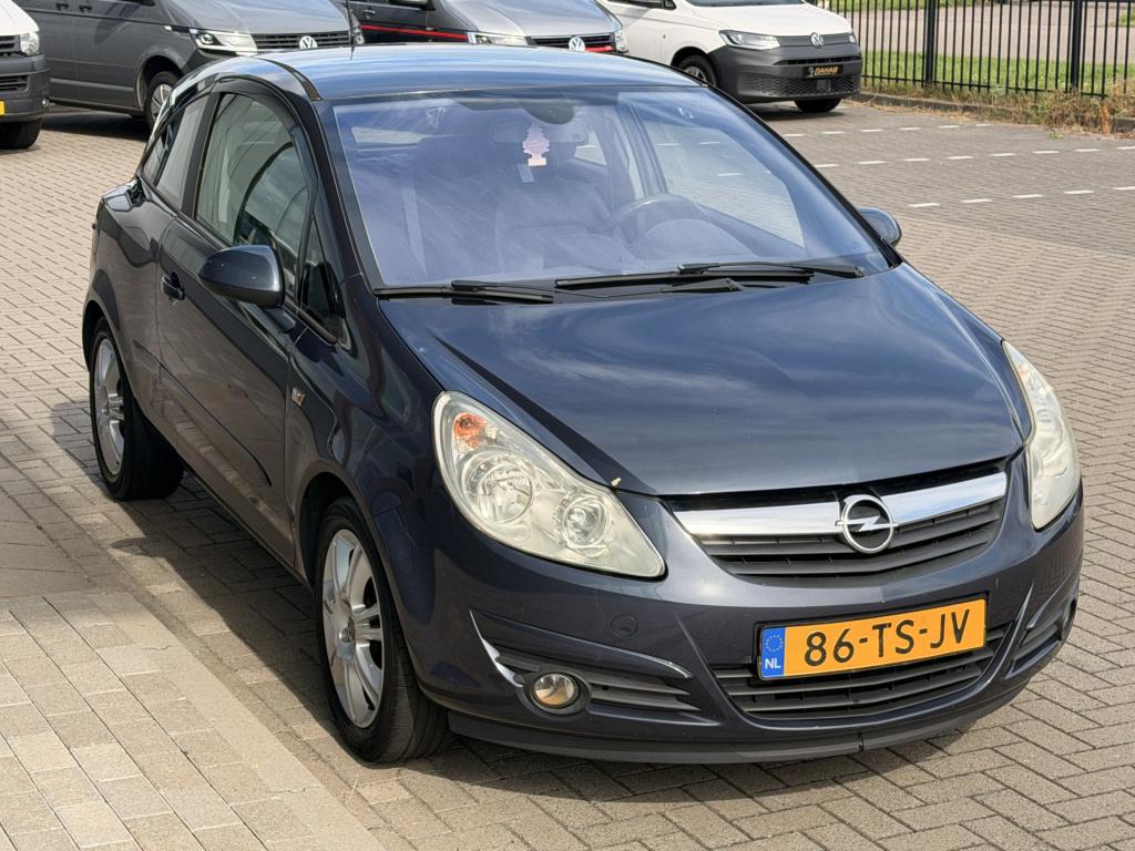 Opel Corsa 1.4-16v cosmo | radio | climate control | half leder |