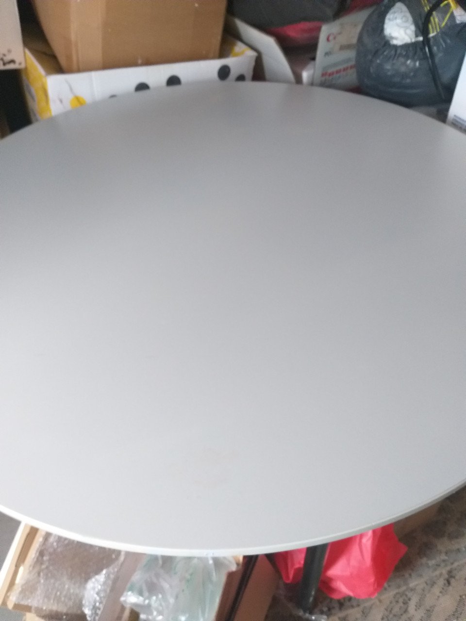 TE KOOP RONDE EETTAFEL DIAMETER 120CM. OPHALEN IN AXEL...