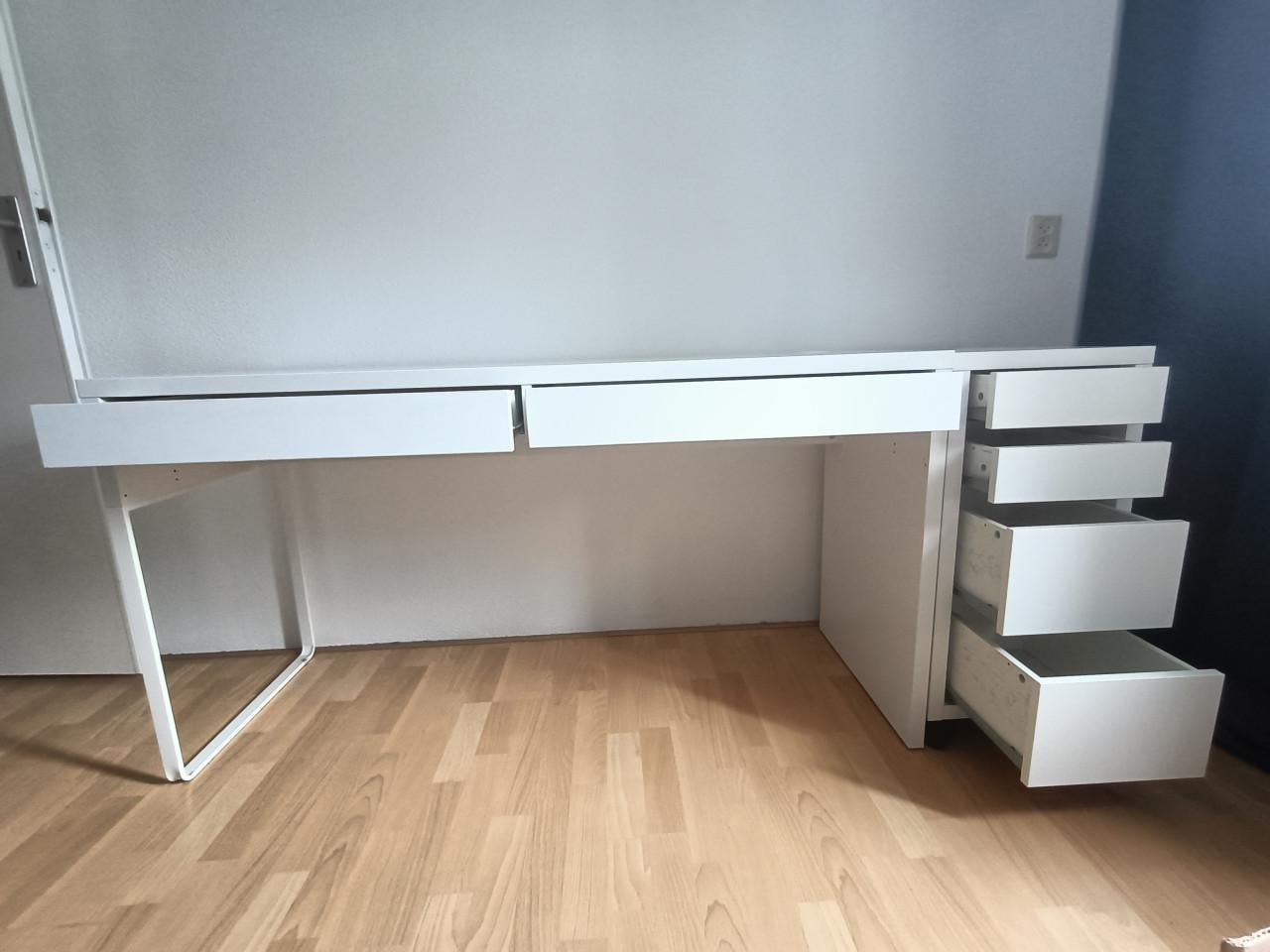 Bureau IKEA MICKE plus ladeblok IKEA MICKE