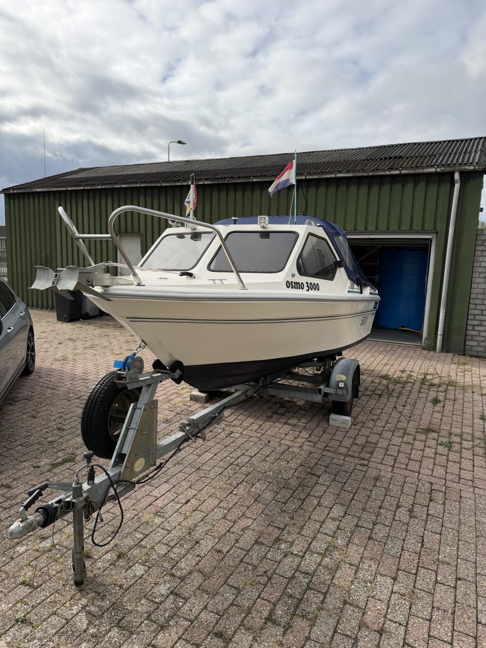 Te koop: Beekman 490 kajuitboot met Mercury 30 PK buitenboordmotor!
