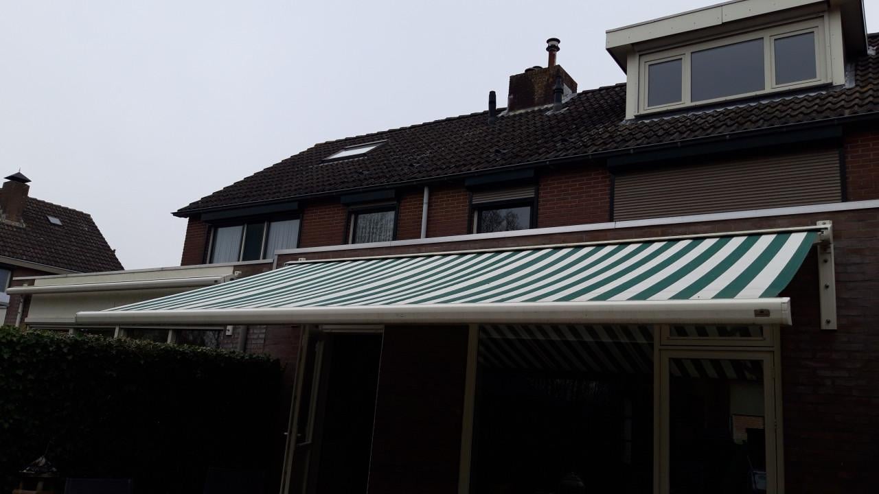 Zonnescherm 5 meter breed, uitval 2,5