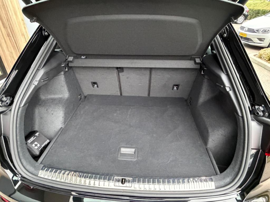 Audi Q3 35 tfsi 150pk s-tronic s-line | alcantara | keyless | dode hoek | e