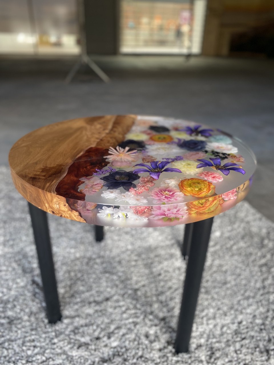 Epoxy bloemen bijzzettafel