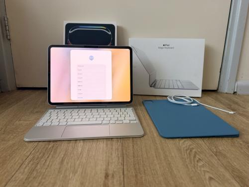Apple iPad Pro 11-inch (M4) 256GB WiFi met Magic Keyboard en Folio Case