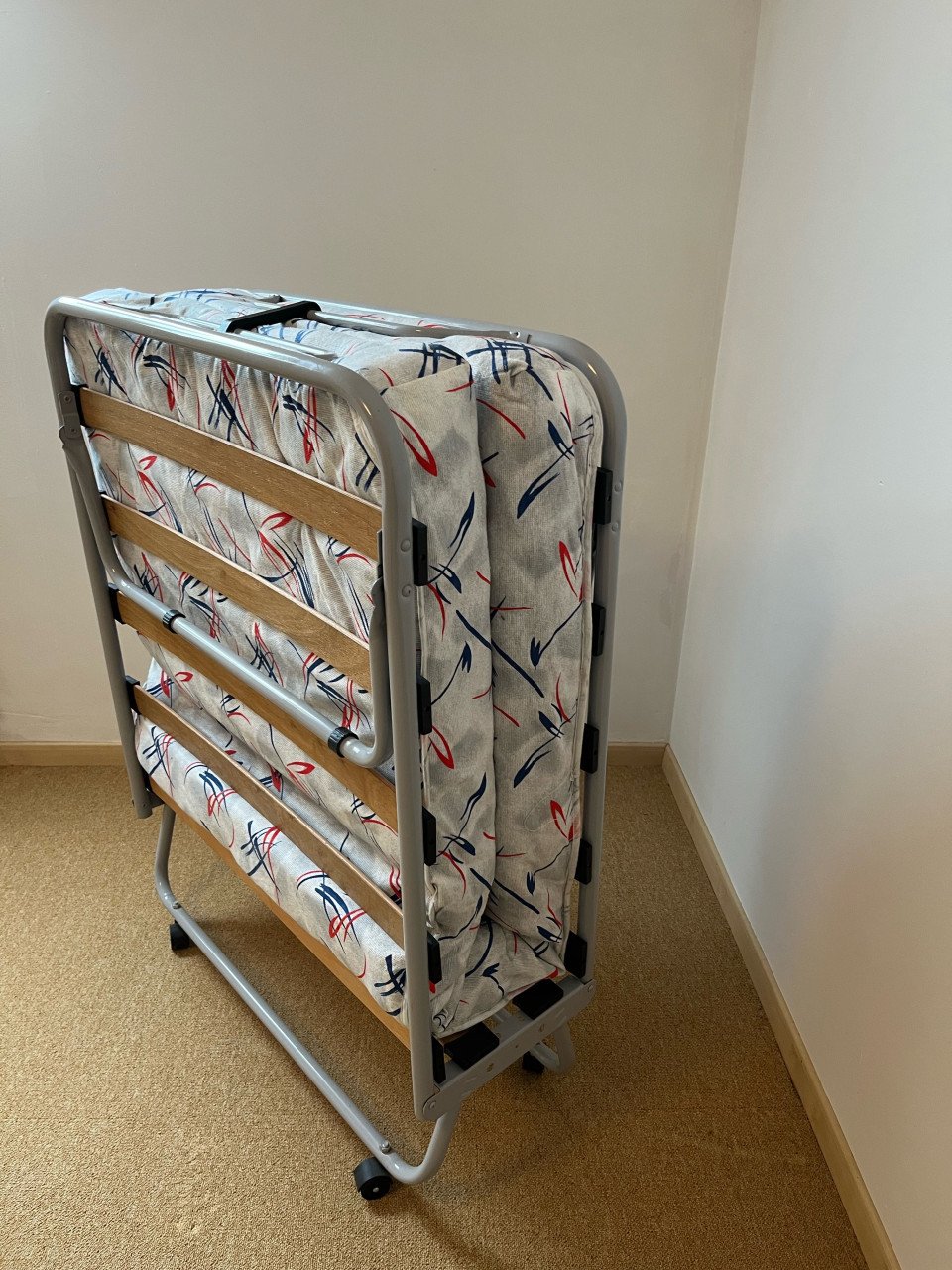 1 persoons logeerbed opklapbaar met matras