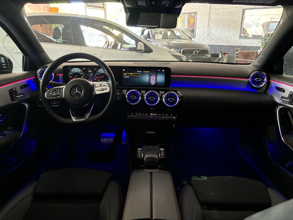 Mercedes-Benz A-Klasse 180 business solution amg // ambiance verlichting //
