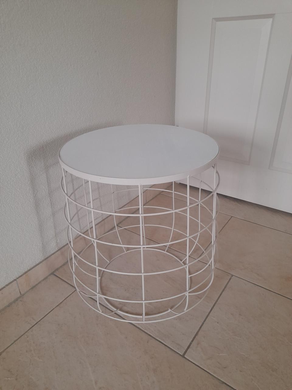 Leuk bijzet tafeltje (in goede nette staat )46H x 40doorsnede