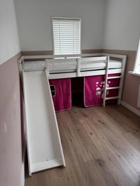 Halve hoogslaper met glijbaan