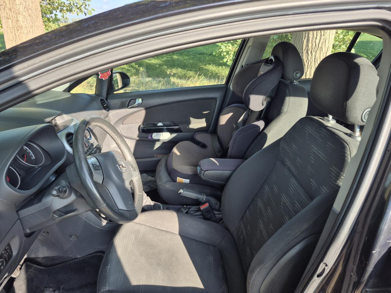 Opel Corsa 1.3 Cdti Ecoflex 70KW 5D 2011 Zwart