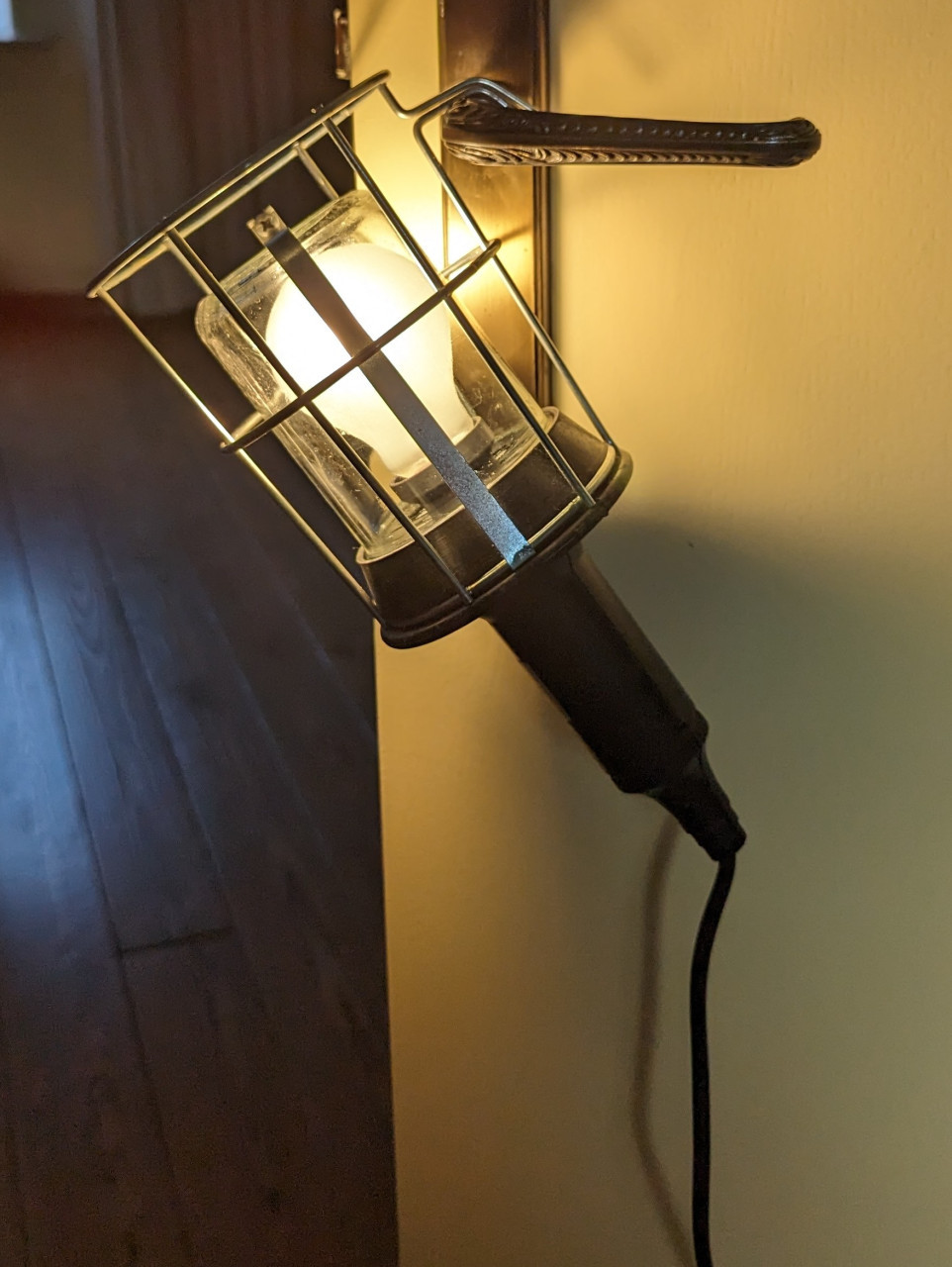 Zwarte rubberen handlamp