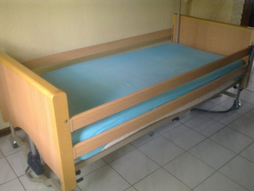 Senioren ziekenhuisbed