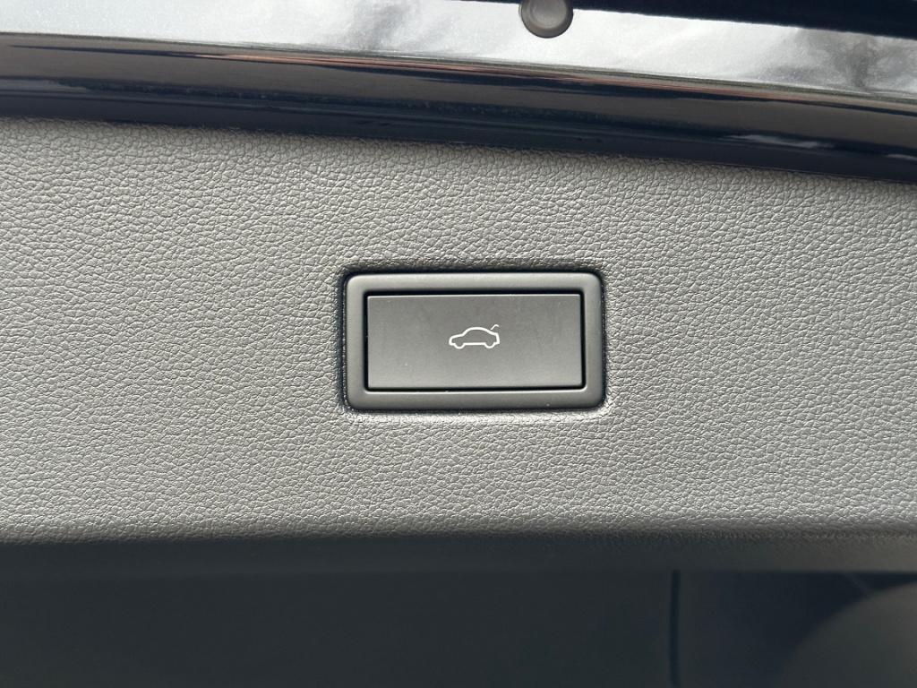 Volkswagen Tiguan 1.5 tsi 150pk dsg r-line | panoramadak | 20 inch | black 