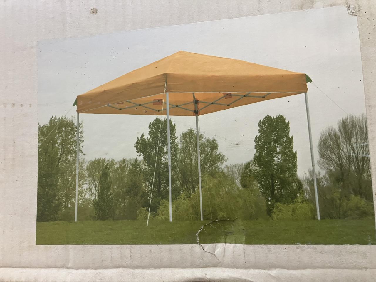 PARTY TENT NIEUW IN DOOS.