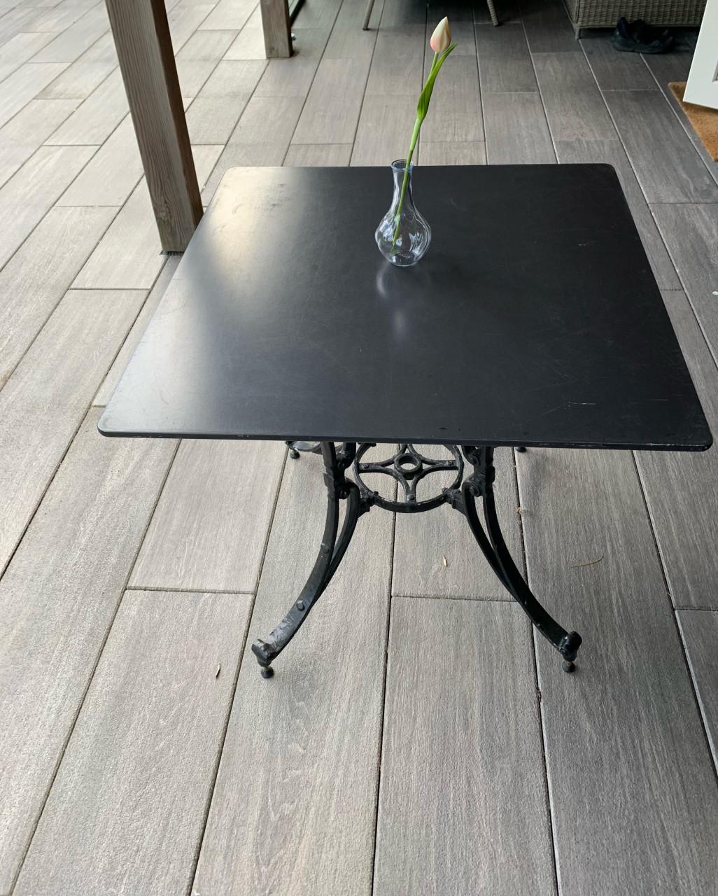 Bistro tafeltjes met smeedijzer