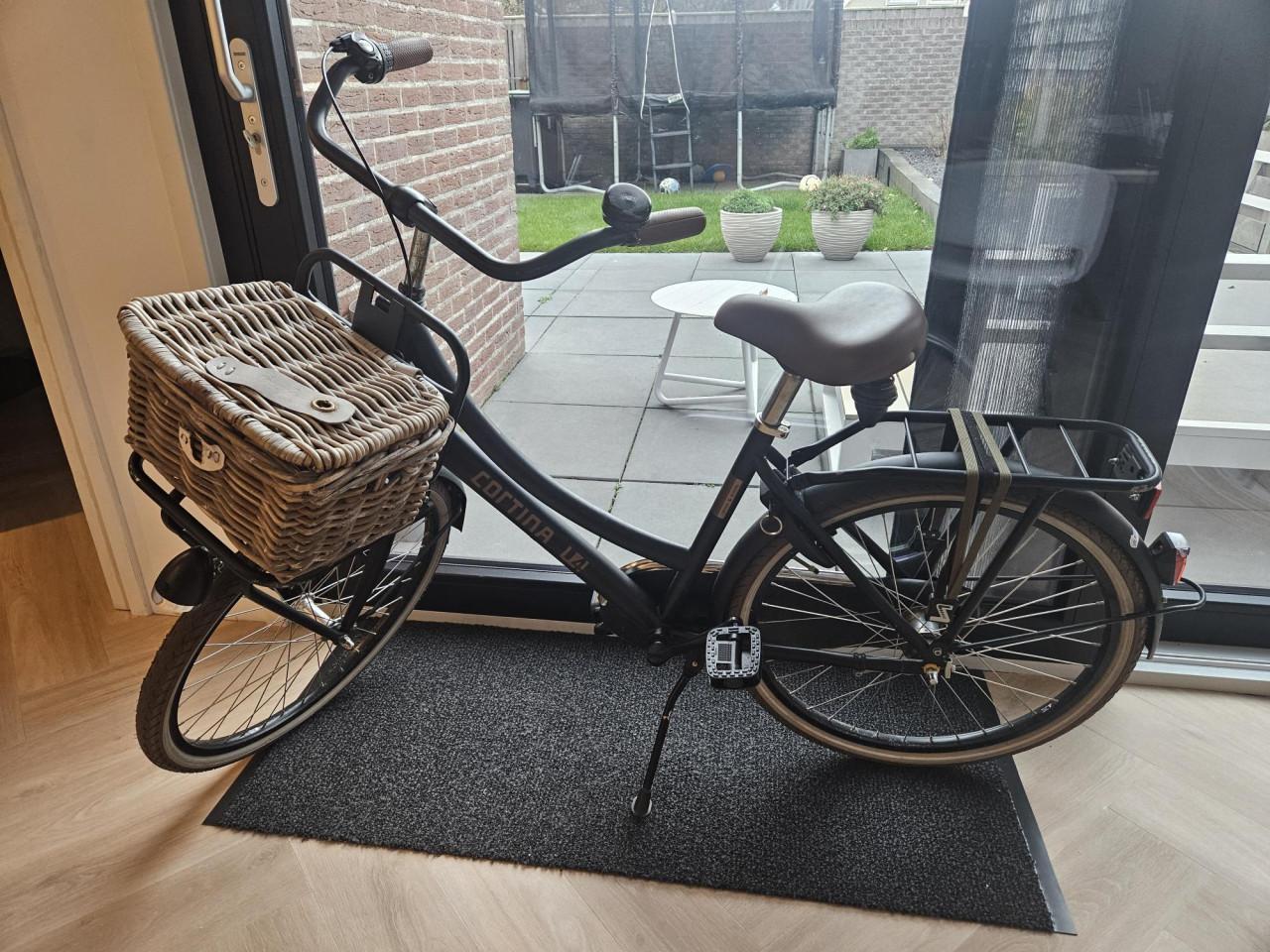 Meisjesfiets Cortina zwart 24 inch