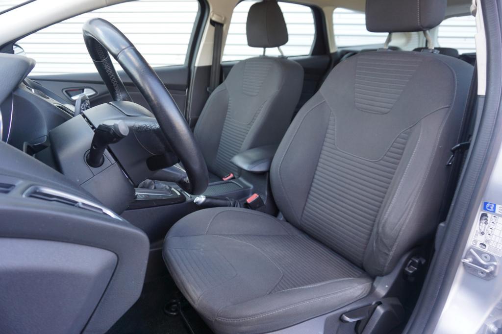 Ford Focus wagon 1.0 titanium edition climate / navi / cruise / parkeers. /