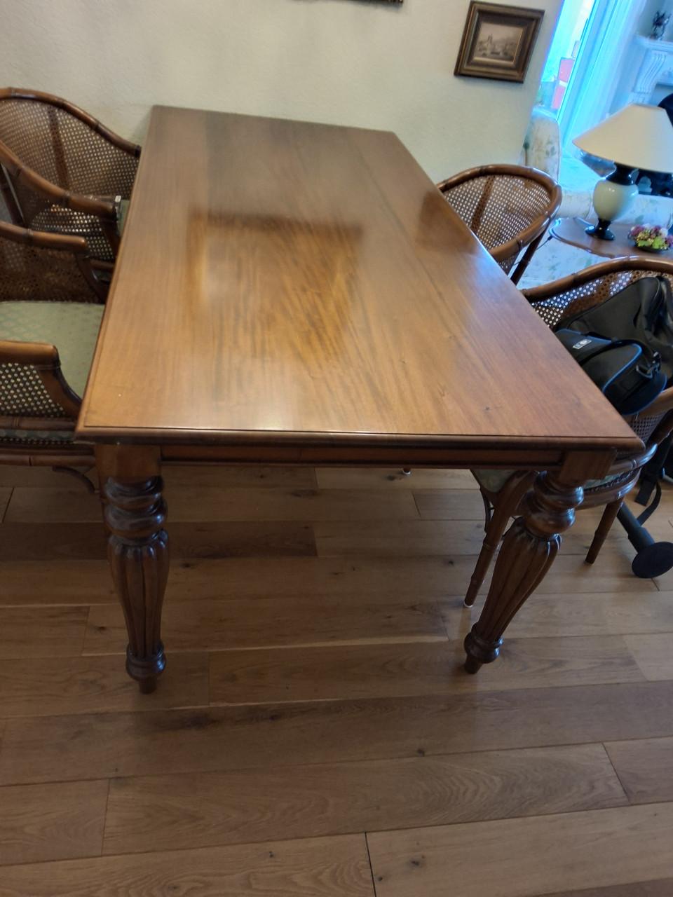 Mooie Mahoniehouten Tafel.