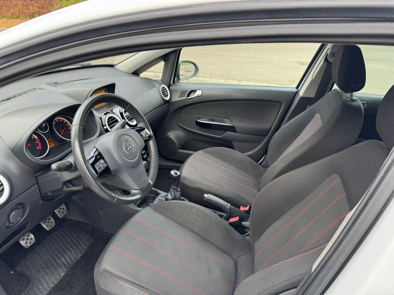 Opel corsa bj 2009 2650 euro
