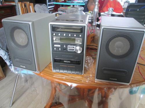 Kleine philips stereo torentje met speakers