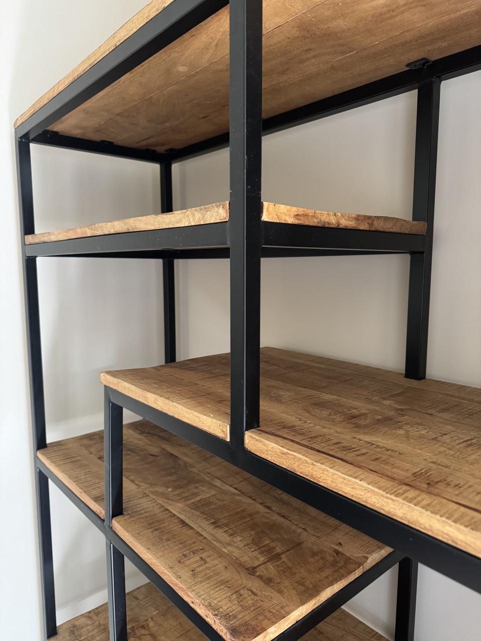 Wandmeubel Kyan – Industriële room divider / boekenkast