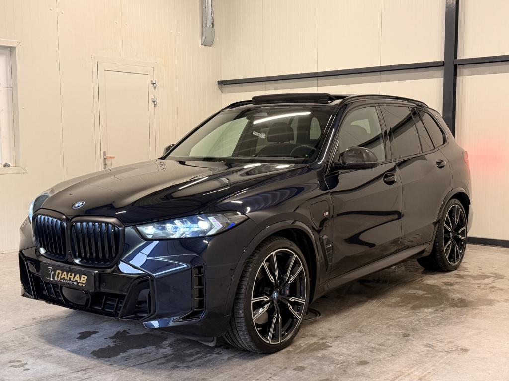 BMW X5 xdrive50e m-sport | carbon | pano | memory | stoelverwarming / verko