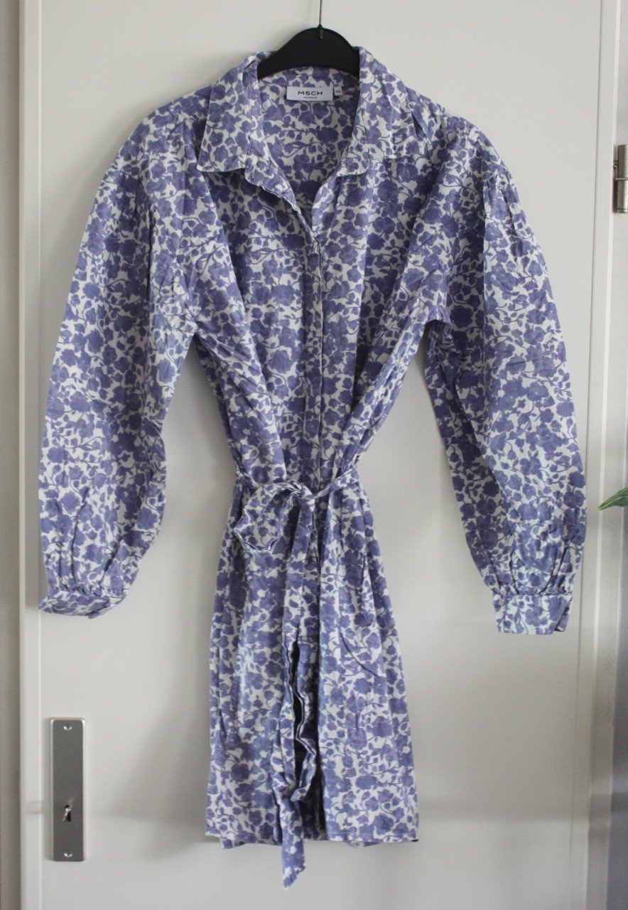 Jurk wit met blauwe bloemen maat m-l