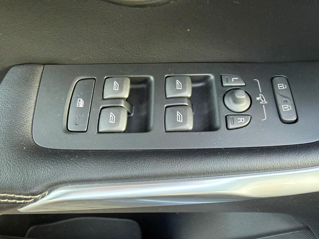 Volvo V40 2.0 t4 business sport r-design 190 pk