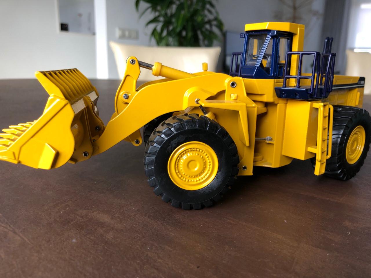 Shovel Komatsu WA800