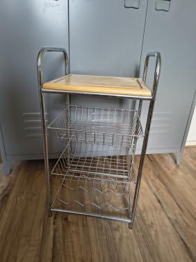 Mooie metalen keuken trolley met houten blad! Wijnrek, rek.