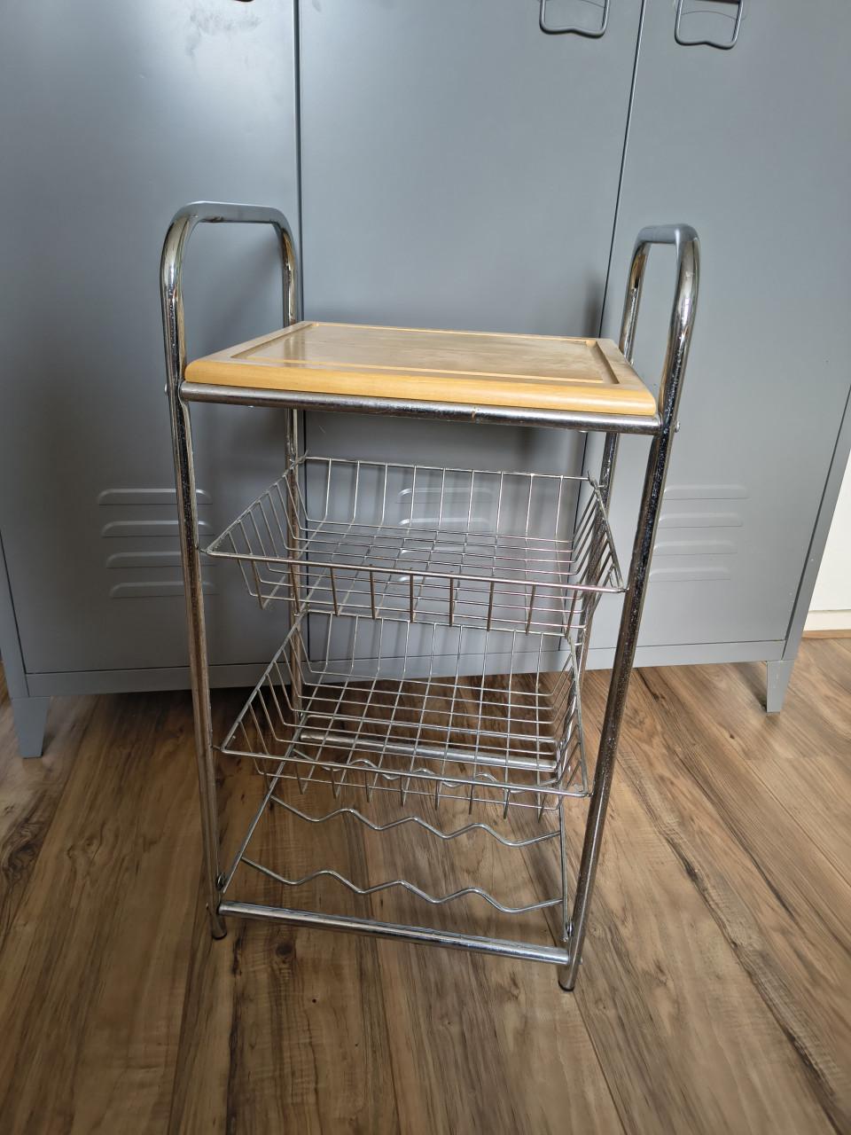 Mooie metalen keuken trolley met houten blad! Wijnrek, rek.