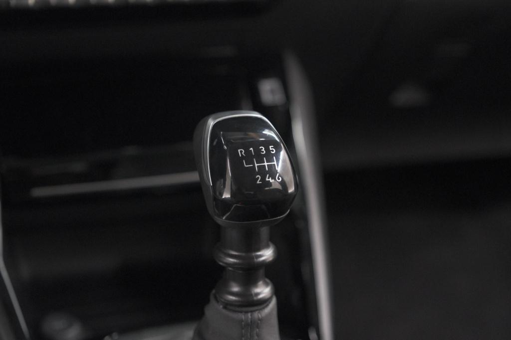 Peugeot 208 puretech 100 allure | apple carplay | parkeersensoren | climate