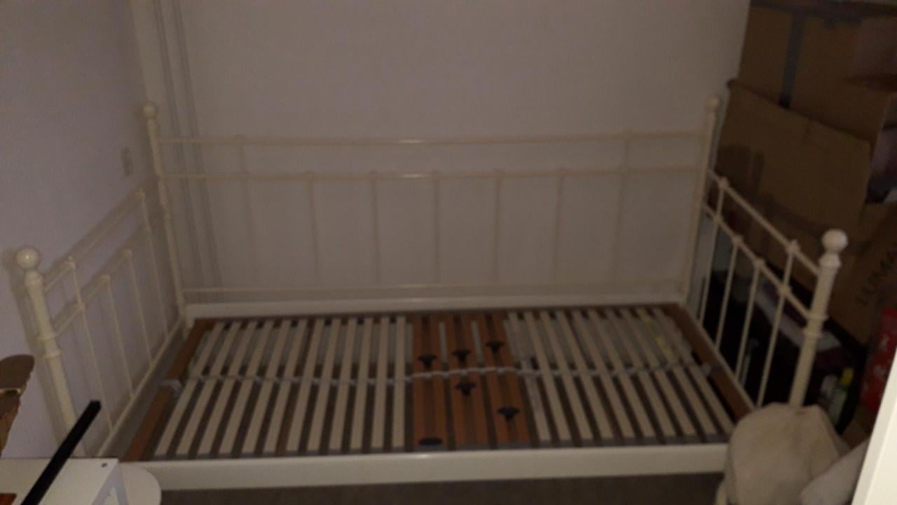 Gratis afhalen 1 persoons bed met lattenbodem