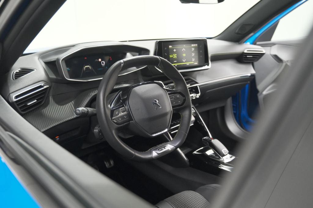 Peugeot 2008 puretech 130 eat8 gt-line | camera | dodehoekdetectie | adapti