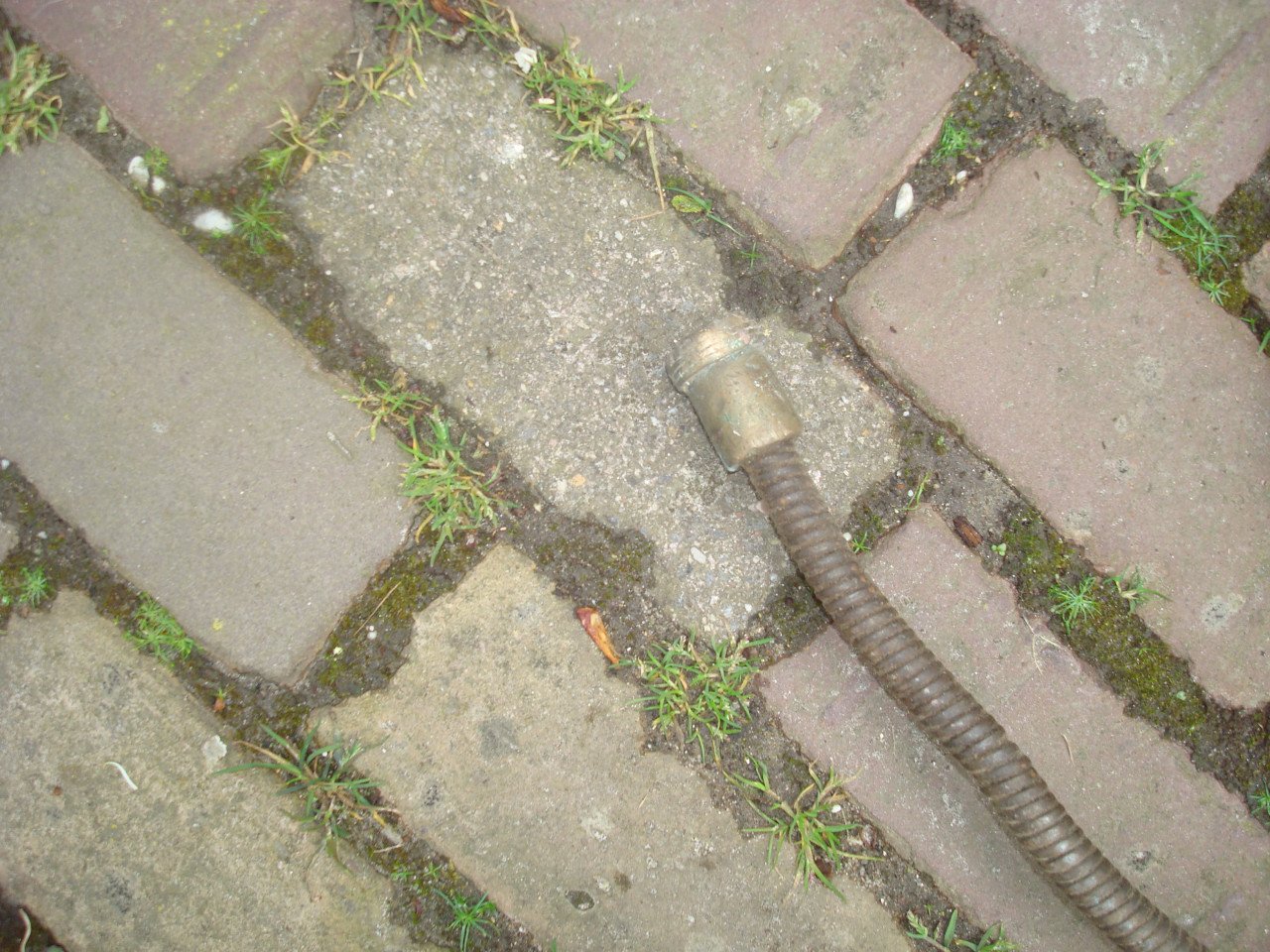 Heel oude metalen ontstopper