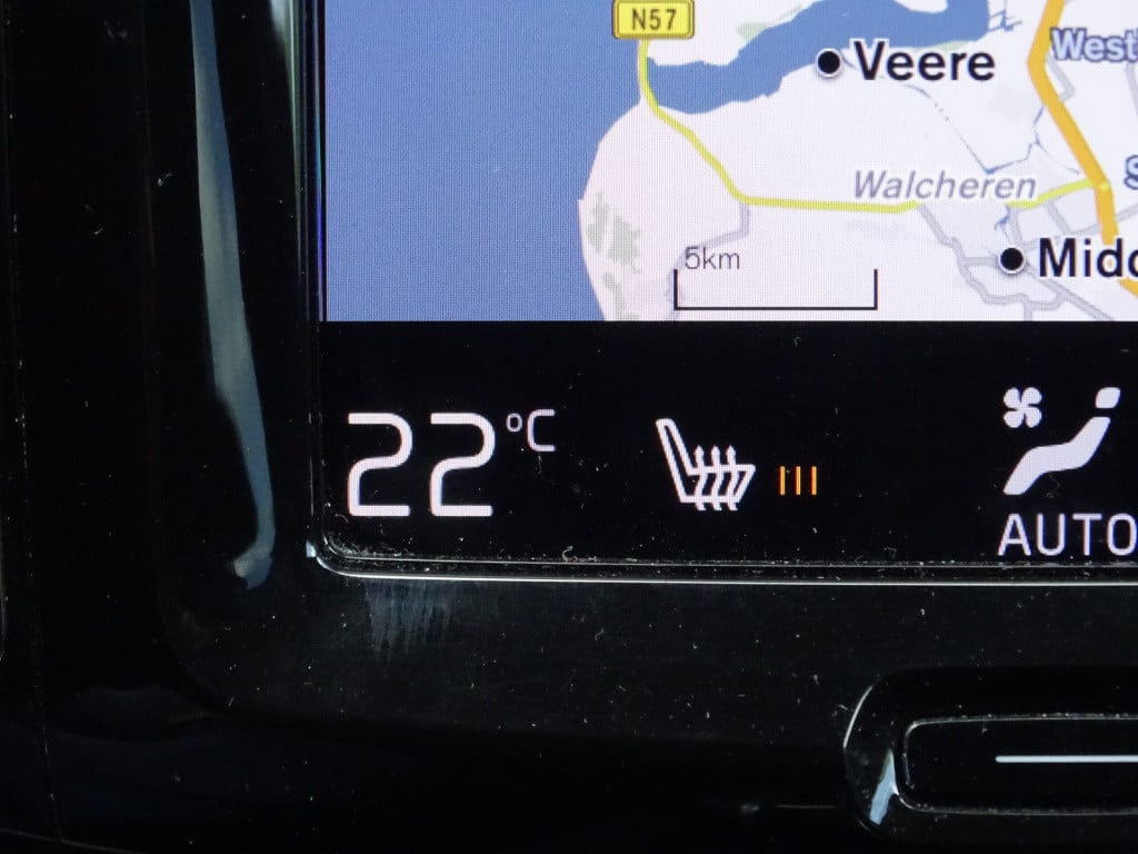 Volvo XC60 2.0 d4 momentum pro | adapt. led | apple carplay/android auto