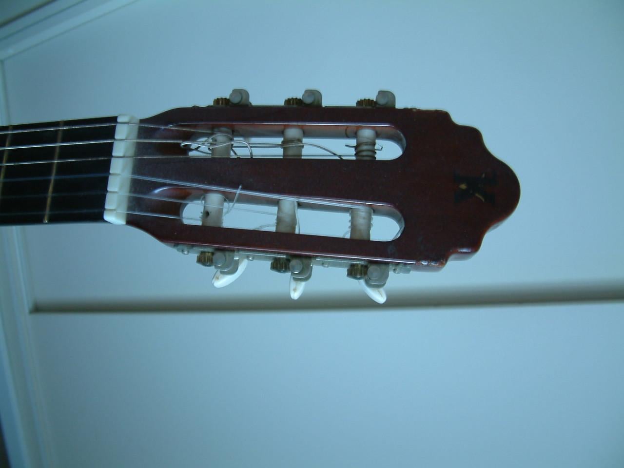 Oudere Alpha  gitaar  1974  A-100  gemaakt onder Martin