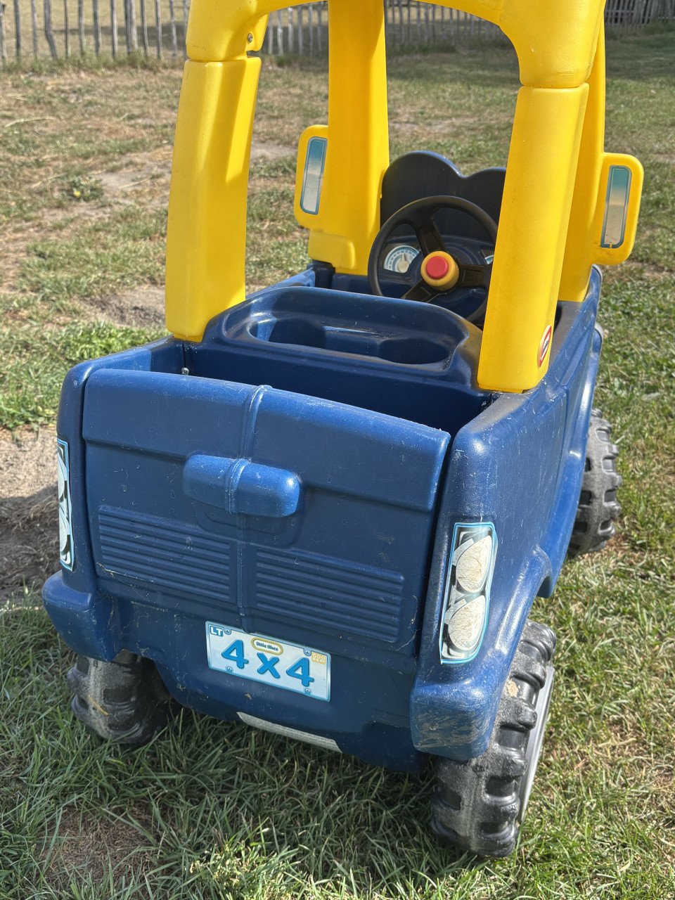 Twee little tikes loopauto’s