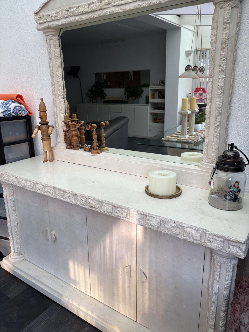 Eettafel, dressoir en bijzettafel