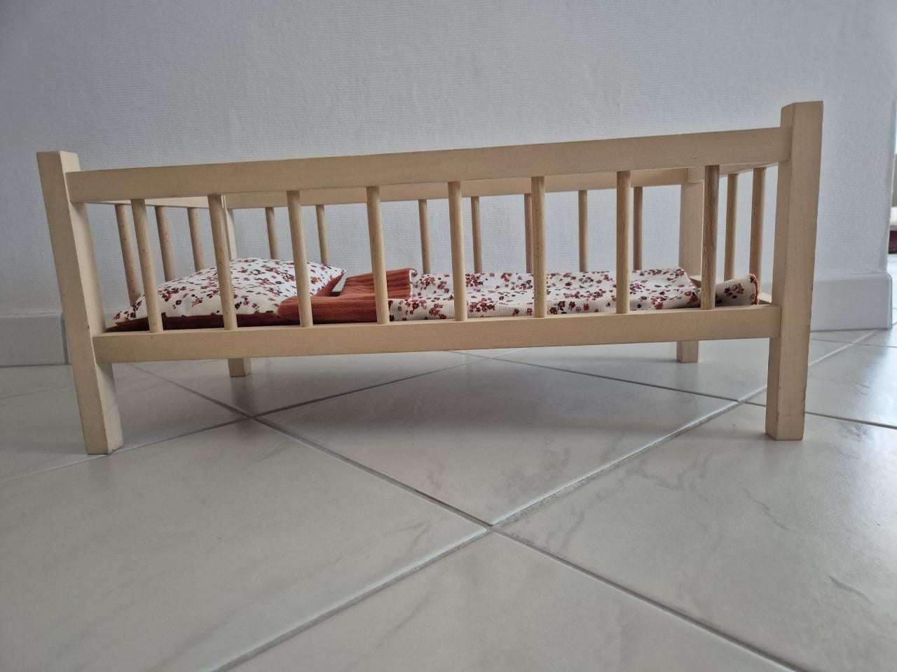 Houten poppenledikantje