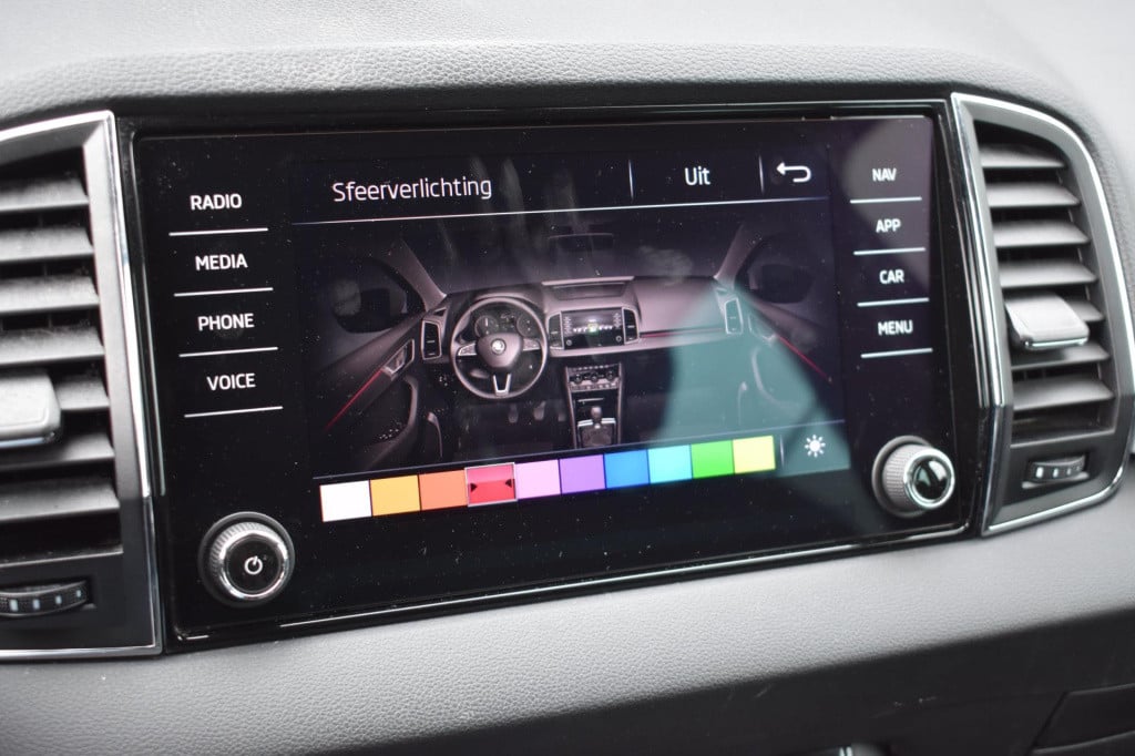 Skoda Karoq 1.5 tsi act | leder | trekhaak | camera | apple carplay | andro