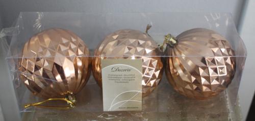 Nieuw in verpakking 3 koperen kunststof kerstballen