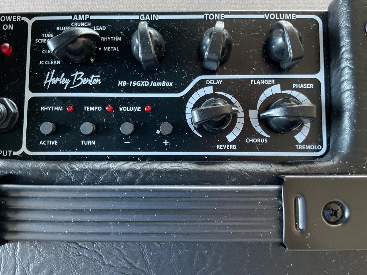2 x kleine gitaarcombo's: Harley Benton en Samick Vintage